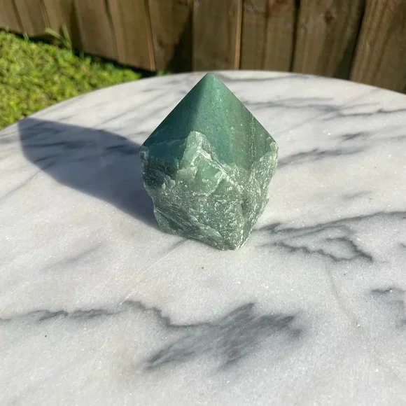Green aventurine tower - Picture 3 of 5